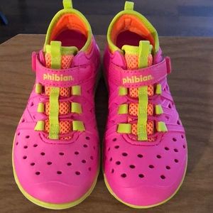 NWOT Stride Rite Phibian water shoes